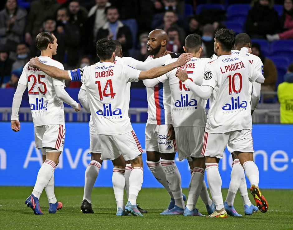 法甲比赛现场火爆!球迷热情高涨 法甲比赛现场火爆!球迷热情高涨