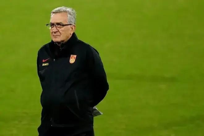 九游APP-球队备战关键战役，主教练紧急调整战术的简单介绍