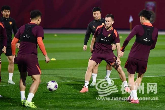 球队备战关键战役,主教练紧急调整战术的简单介绍 球队备战关键战役,主教练紧急调整战术的简单介绍