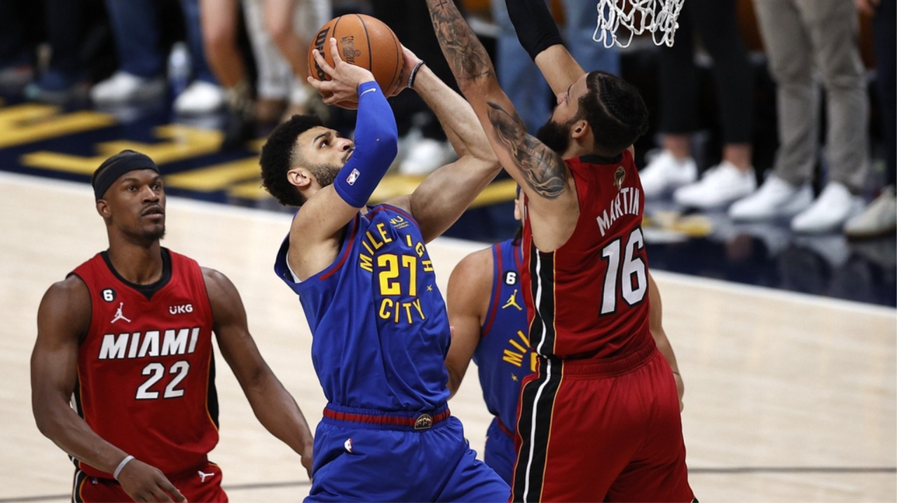 九游APP-布克精准三分助热火取胜，球队气势如虹的简单介绍