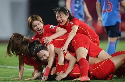 英雄无悔赢得比赛,赢得全场球迷支持 英雄无悔赢得比赛,赢得全场球迷支持