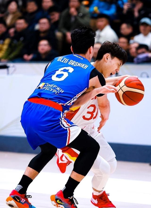 九游娱乐app下载-著名篮球运动员在职业联赛中展现超凡表现