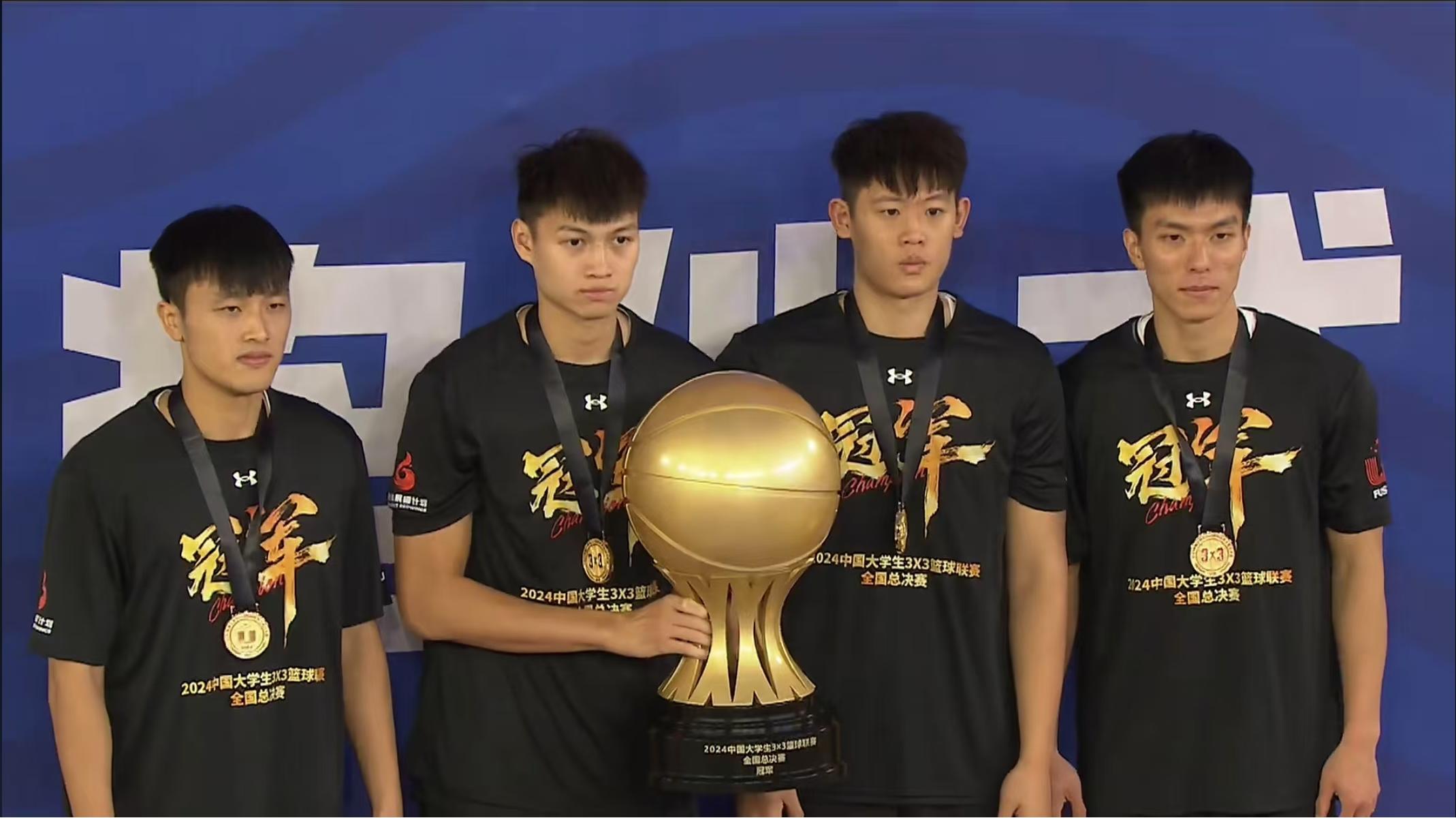 著名篮球运动员在职业联赛中展现超凡表现