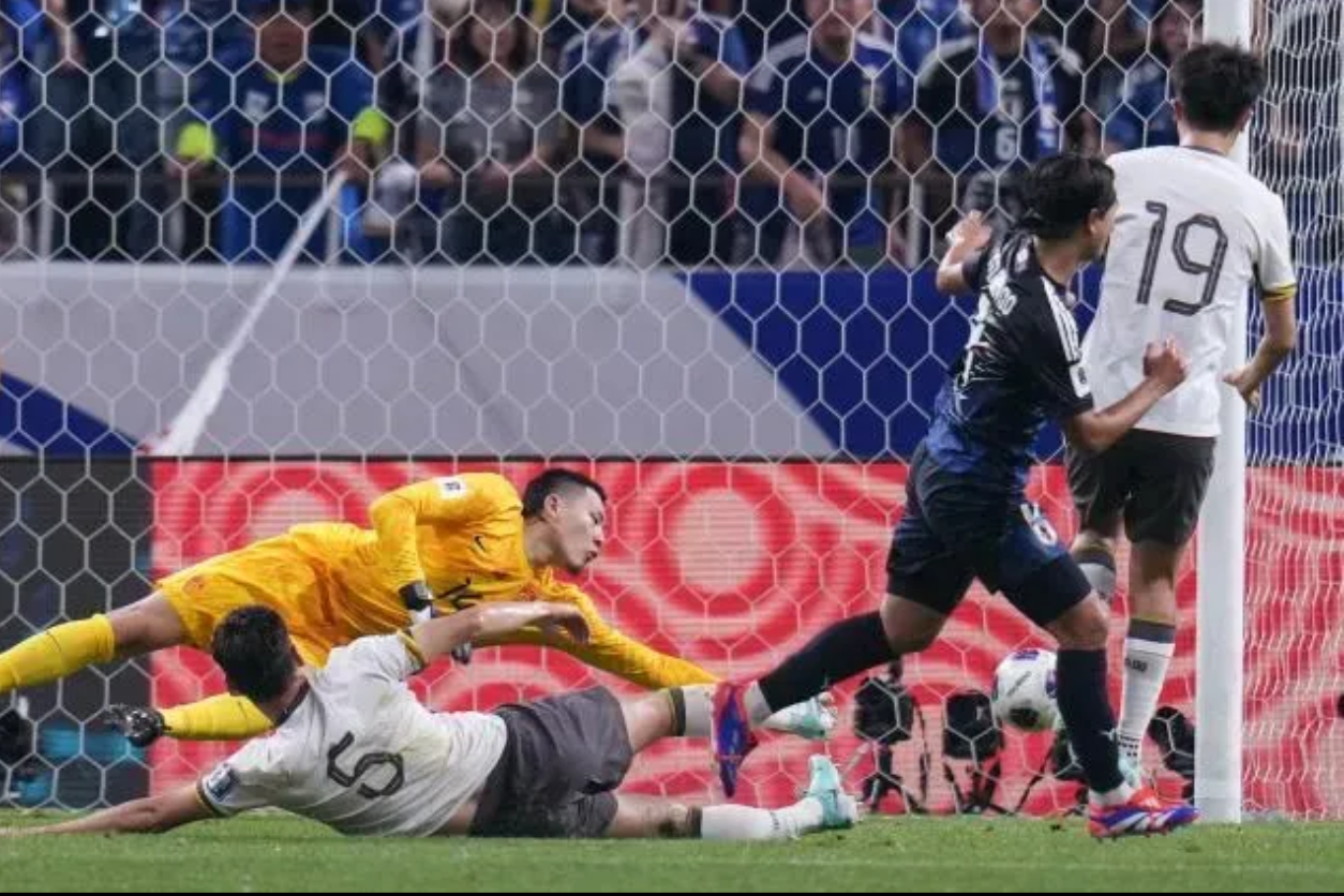 九游体育平台-守门员连扑两次绝杀，救主英雄现身！