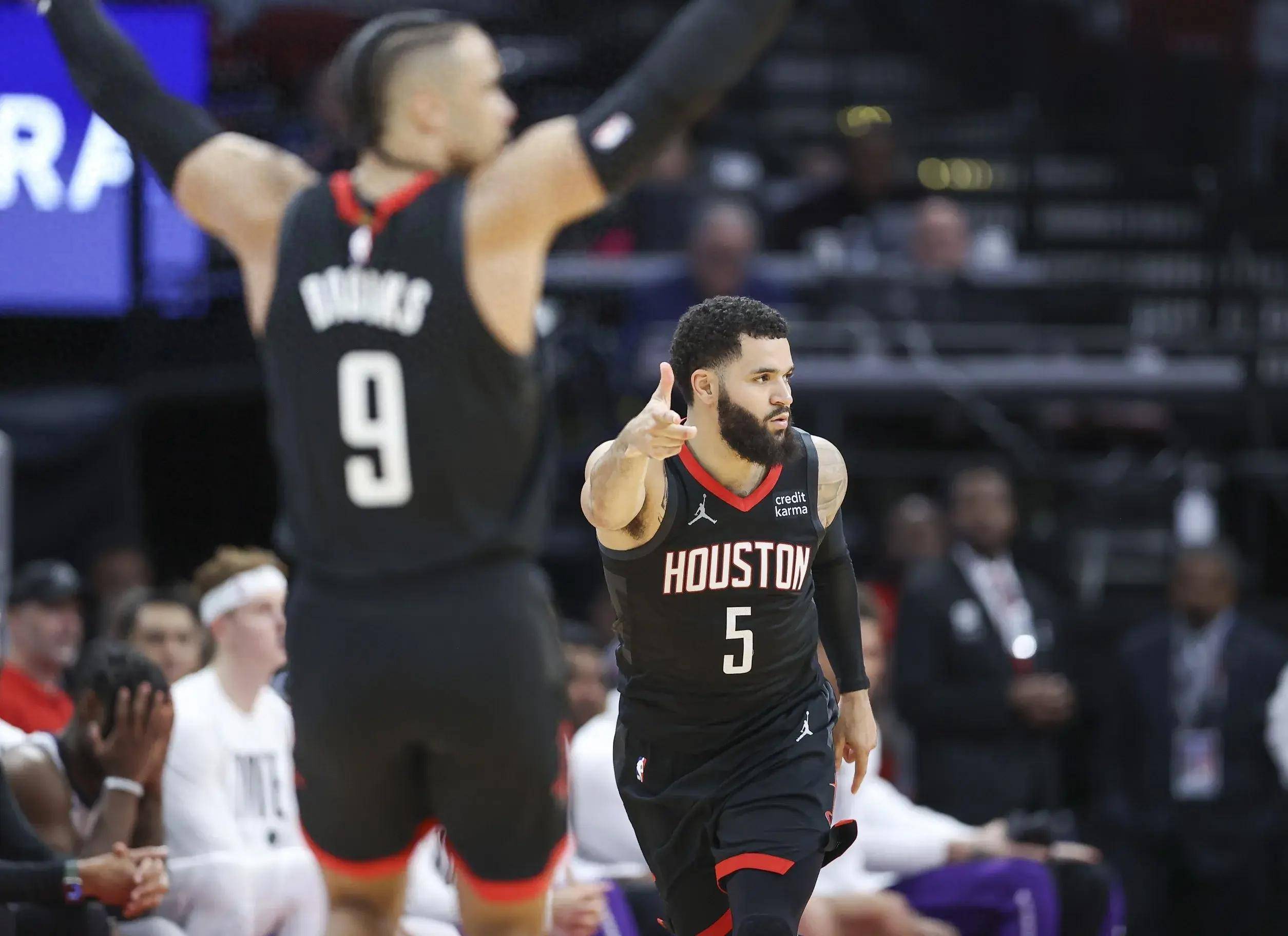 篮球名将失误致胜，球队逆转取得胜利的简单介绍