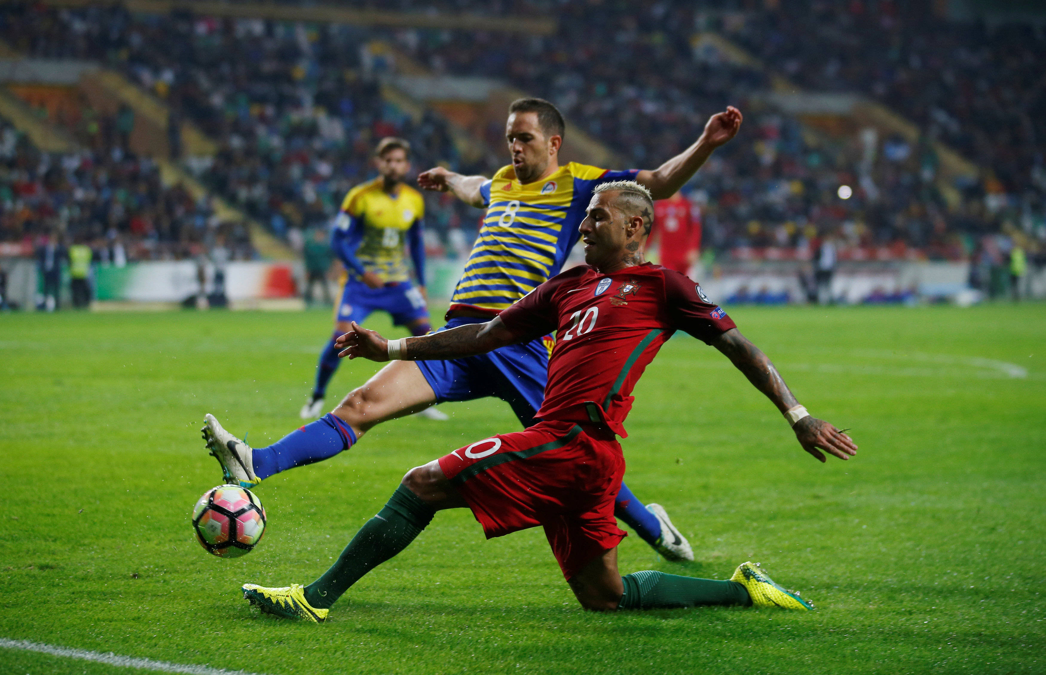 9you娱乐-欧洲杯预选赛第二轮激战，胜负难料