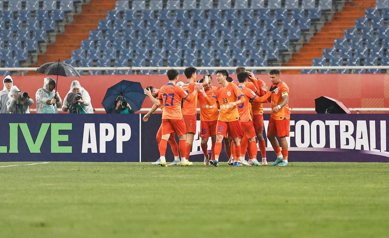 比赛中球队表现超凡，助力取得迎来胜利