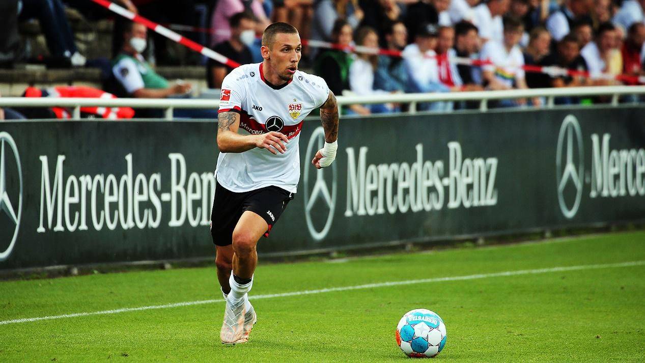 法兰克福全队作战,赢得胜利 法兰克福全队作战,赢得胜利