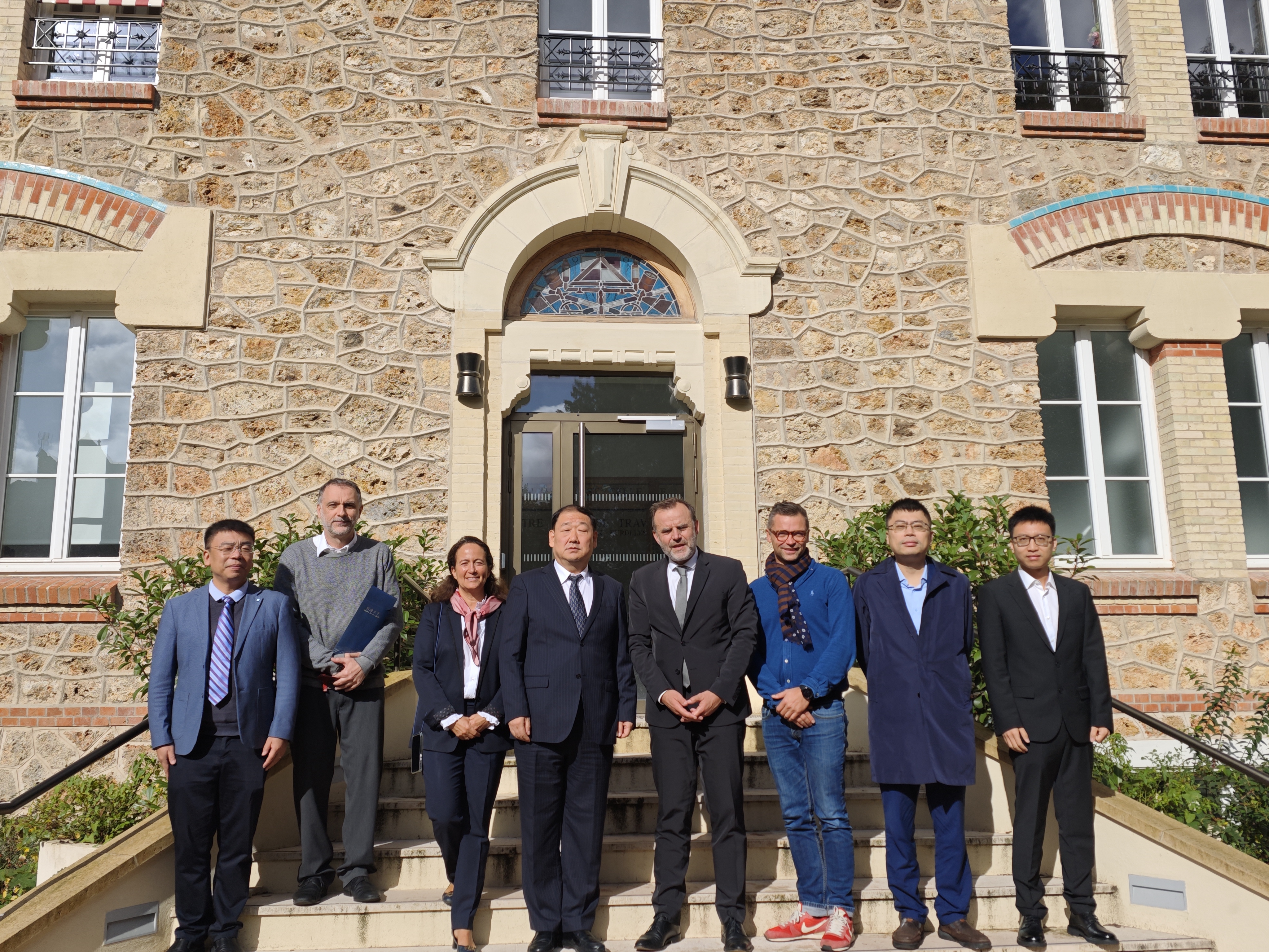 9you娱乐-法国队迎战意大利，双方展开角逐争夺胜利的简单介绍