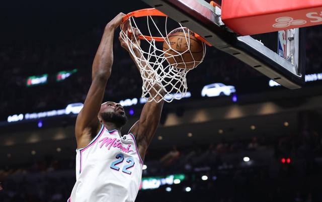 九游官网-人客场取胜黄蜂，全队表现神勇的简单介绍