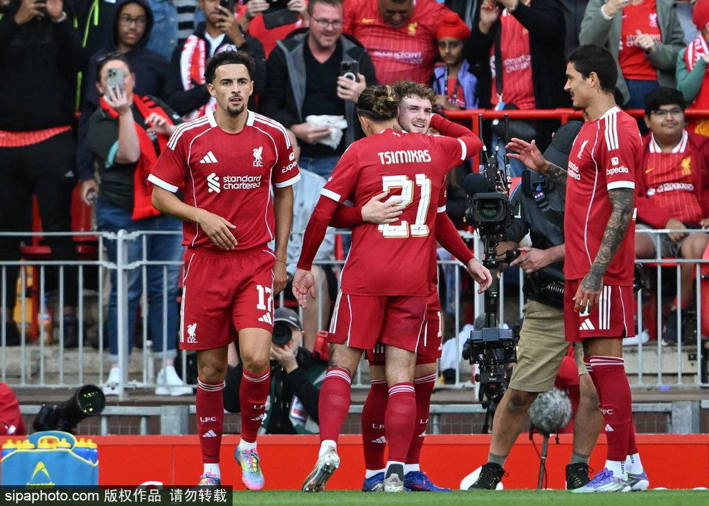 包含利物浦备战关键一役，教练组紧急讨论战术的词条