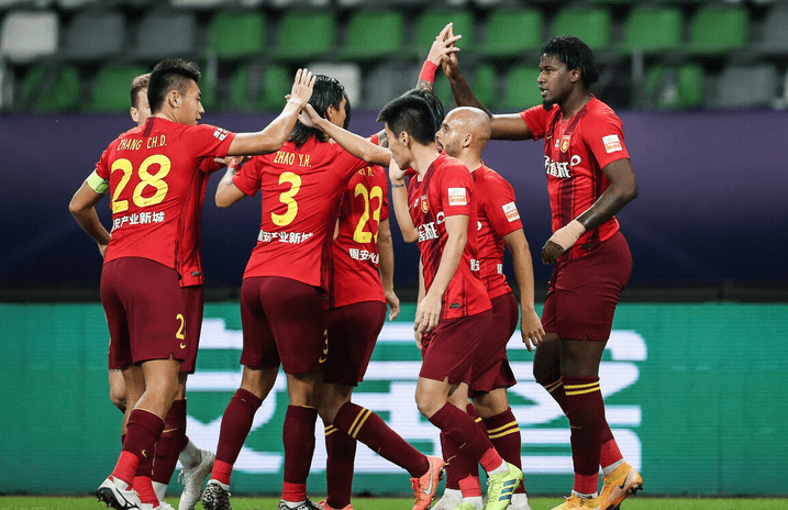 中超劲旅大胜对手,锁定小组第一 中超劲旅大胜对手,锁定小组第一
