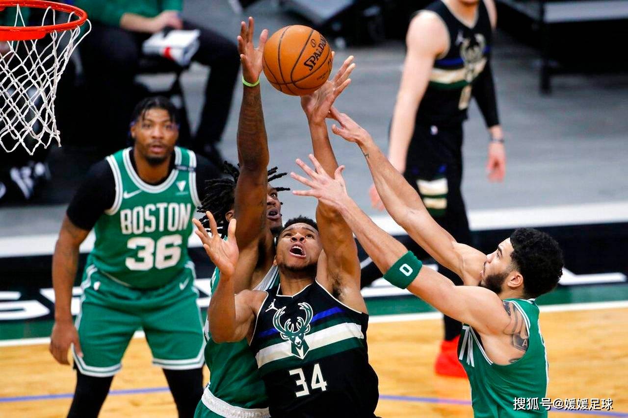 包含雄鹿战胜活塞，安特托昆博低迷得分11分的词条