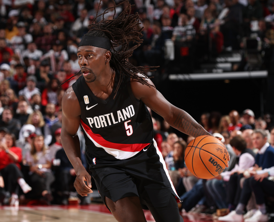 76人压哨击败独行侠,霍勒迪压力下完成爆发 76人压哨击败独行侠,霍勒迪压力下完成爆发